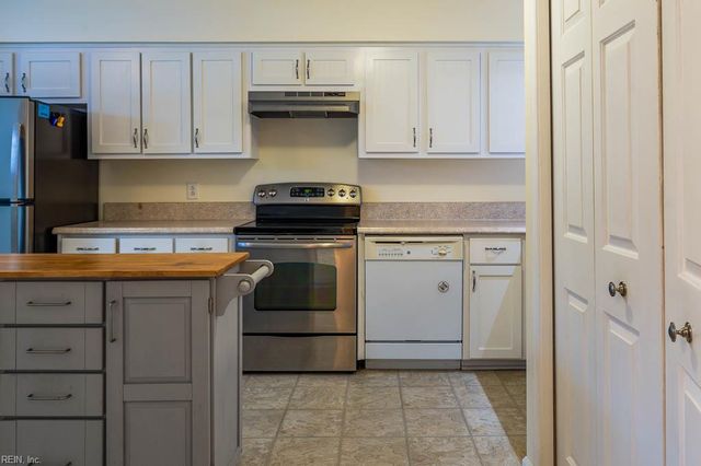 2820 Cardiff LN, Chesapeake, VA 23321