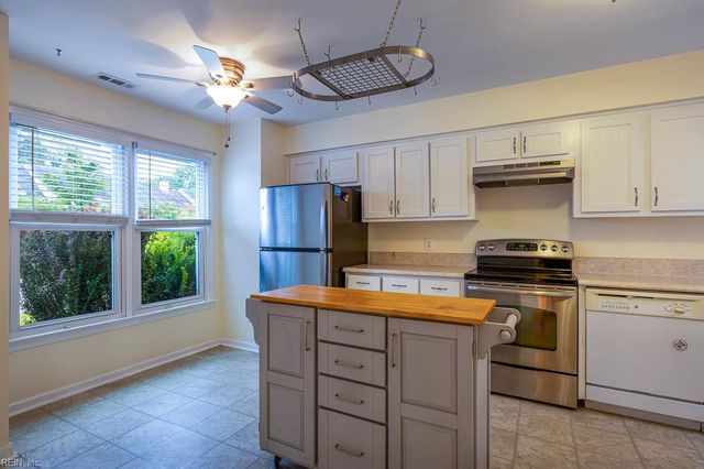 2820 Cardiff LN, Chesapeake, VA 23321