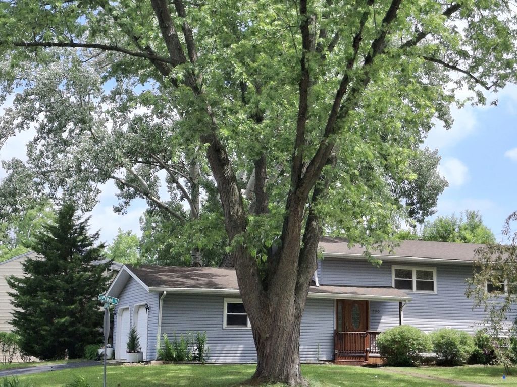 Image 1 of property listing at 700 Larkdale Row, Wauconda, IL 60084