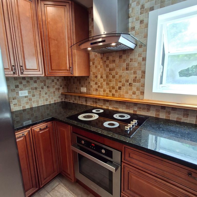 Image 11 of property listing at 700 Larkdale Row, Wauconda, IL 60084