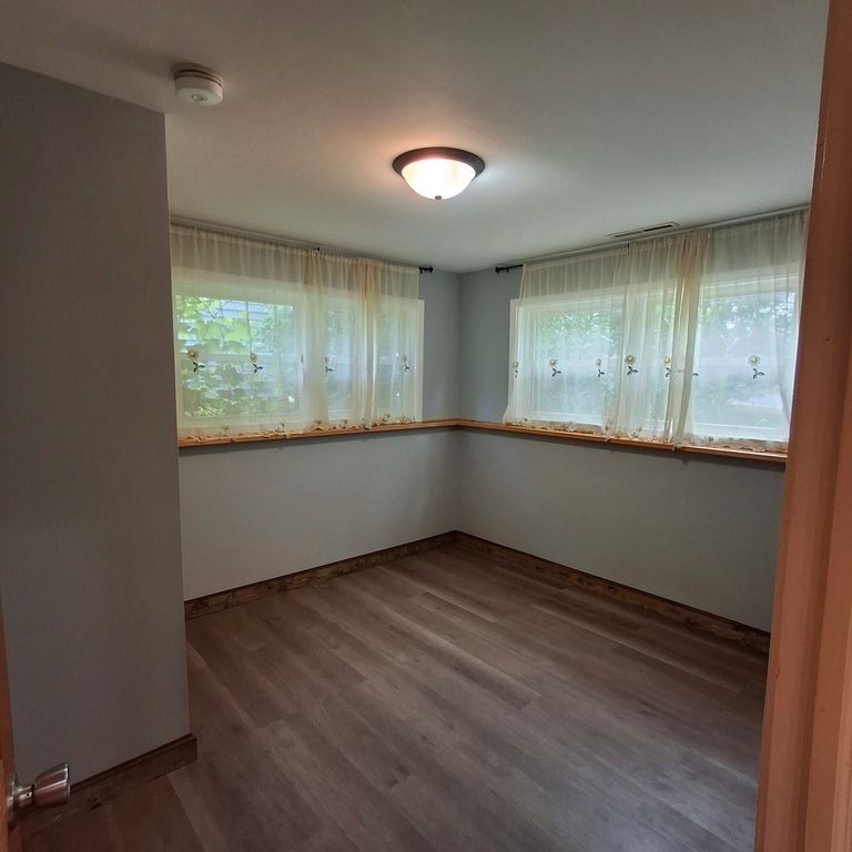 Image 12 of property listing at 700 Larkdale Row, Wauconda, IL 60084
