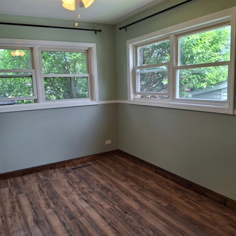 Image 14 of property listing at 700 Larkdale Row, Wauconda, IL 60084