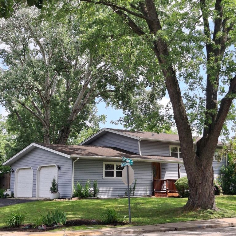 Image 18 of property listing at 700 Larkdale Row, Wauconda, IL 60084