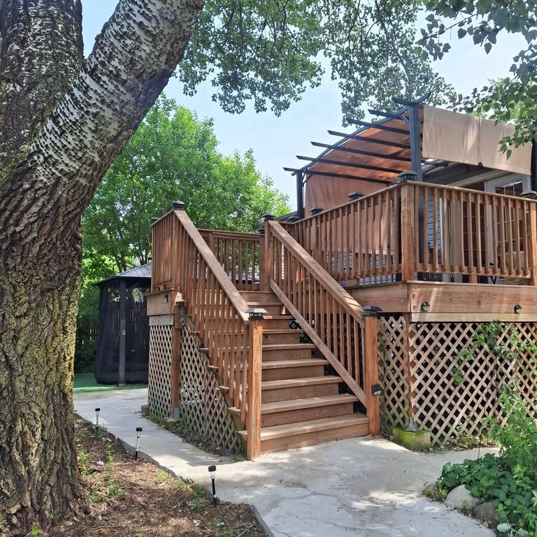 Image 20 of property listing at 700 Larkdale Row, Wauconda, IL 60084