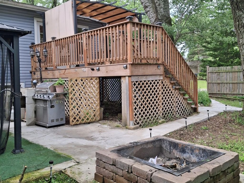 Image 3 of property listing at 700 Larkdale Row, Wauconda, IL 60084