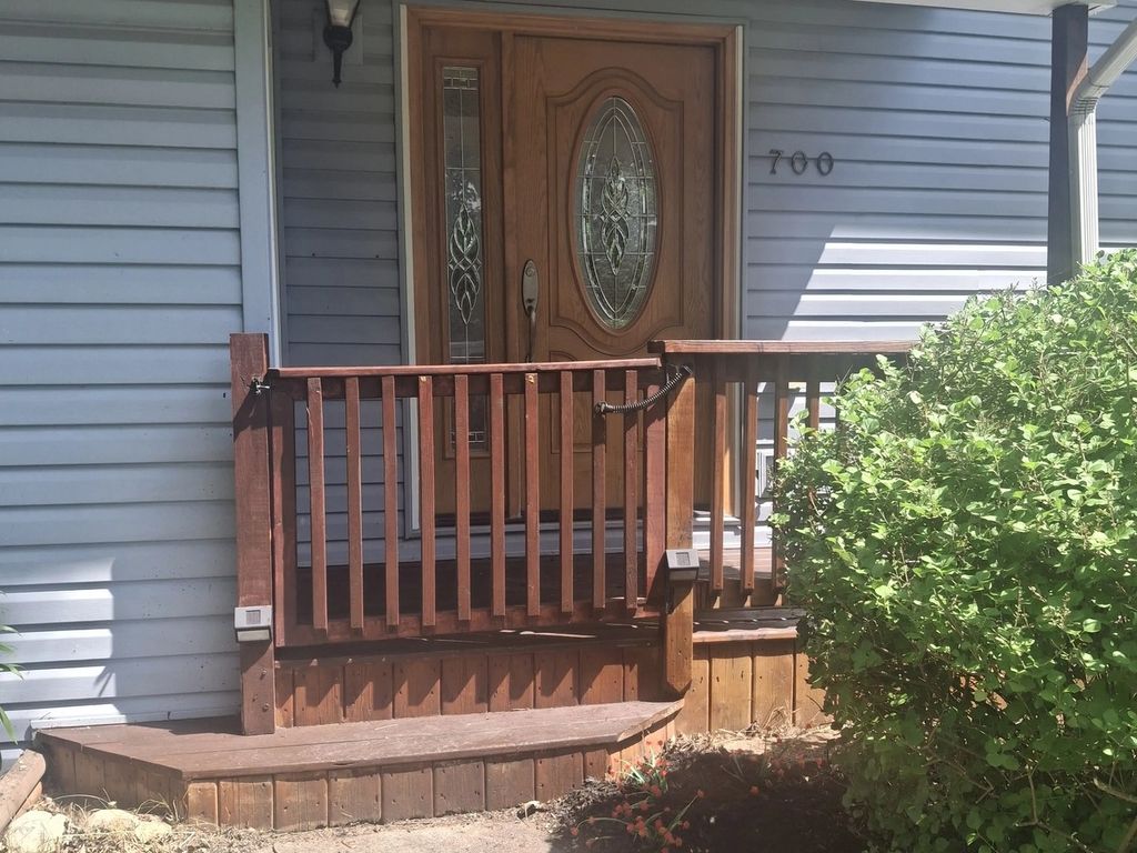 Image 4 of property listing at 700 Larkdale Row, Wauconda, IL 60084