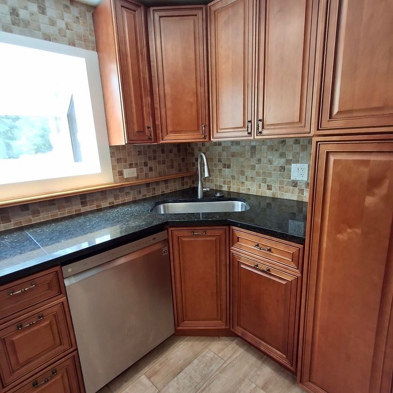Image 10 of property listing at 700 Larkdale Row, Wauconda, IL 60084