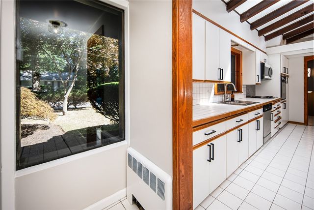 160 Windermere Way, Warwick, RI 02886