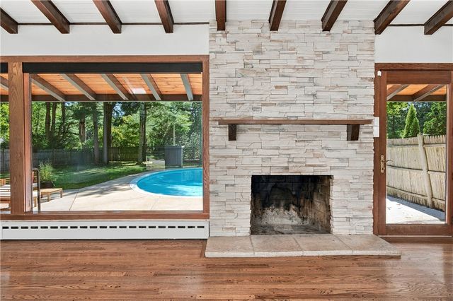 160 Windermere Way, Warwick, RI 02886