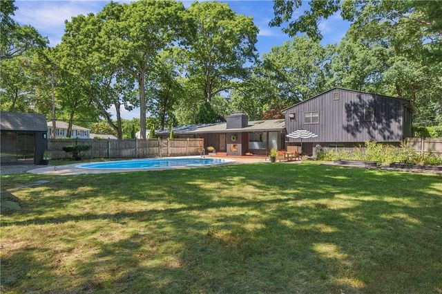 160 Windermere Way, Warwick, RI 02886