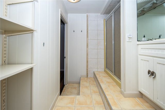 160 Windermere Way, Warwick, RI 02886
