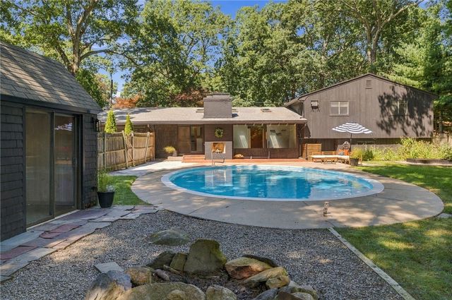 160 Windermere Way, Warwick, RI 02886