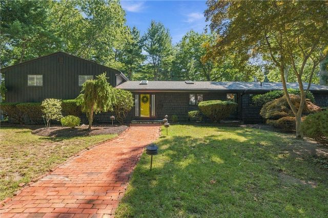 160 Windermere Way, Warwick, RI 02886