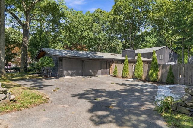 160 Windermere Way, Warwick, RI 02886