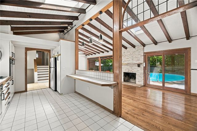 160 Windermere Way, Warwick, RI 02886