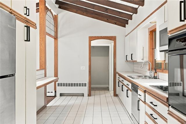 160 Windermere Way, Warwick, RI 02886