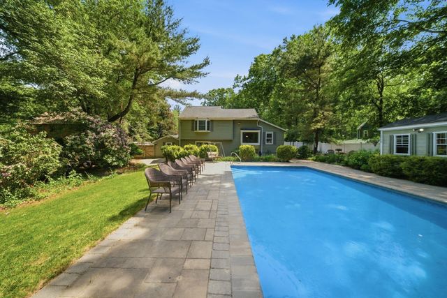 15 High Plain Sts, Sharon, MA 02067