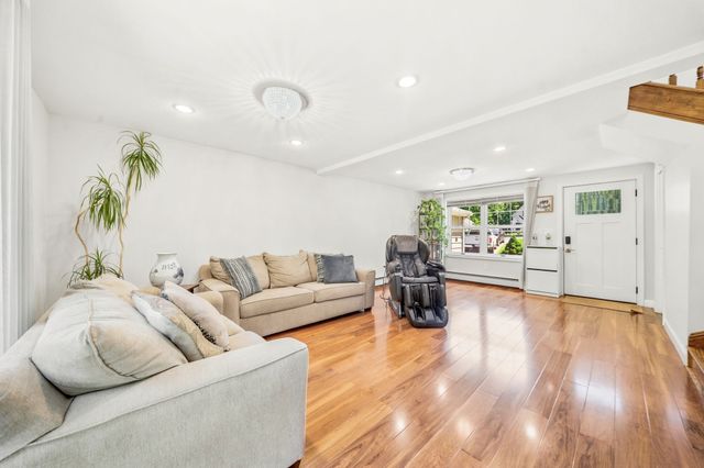 15 High Plain Sts, Sharon, MA 02067