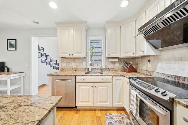 15 High Plain Sts, Sharon, MA 02067
