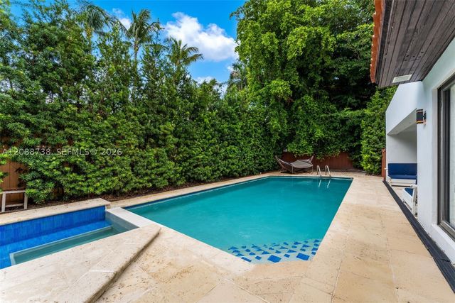 1600 W 24th St, Miami Beach, FL 33140