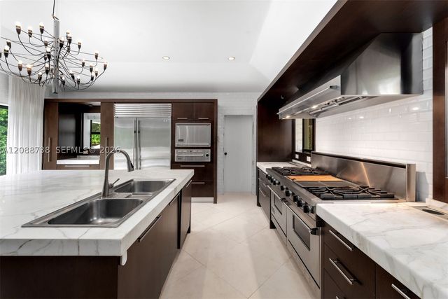 1600 W 24th St, Miami Beach, FL 33140