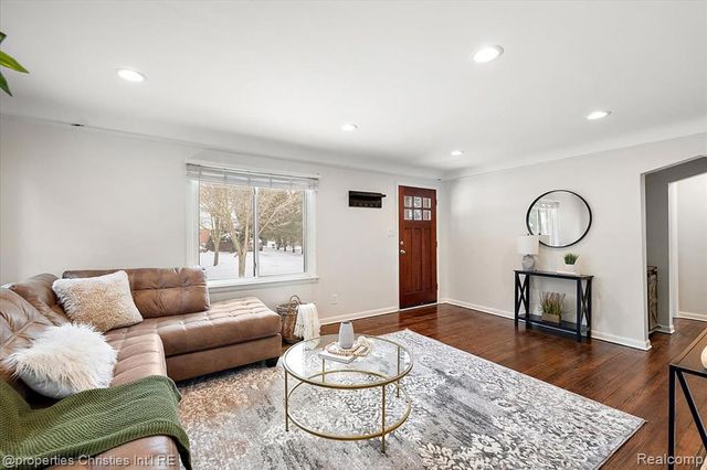 23501 Sherman Street, Oak Park, MI 48237