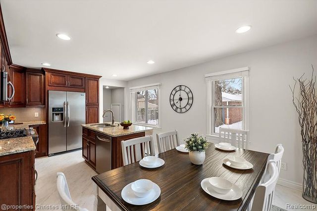 23501 Sherman Street, Oak Park, MI 48237