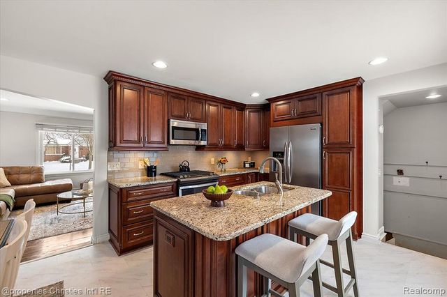 23501 Sherman Street, Oak Park, MI 48237