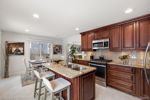 23501 Sherman Street, Oak Park, MI 48237