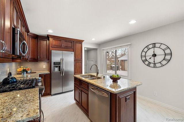 23501 Sherman Street, Oak Park, MI 48237