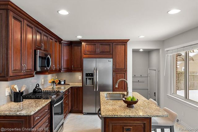 23501 Sherman Street, Oak Park, MI 48237