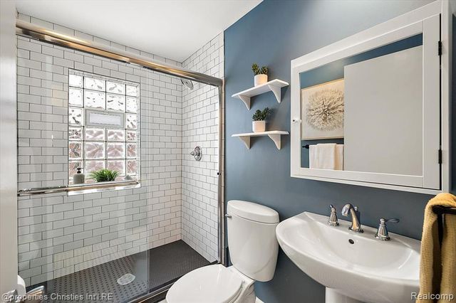 23501 Sherman Street, Oak Park, MI 48237