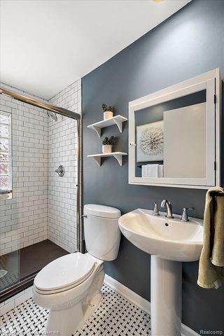 23501 Sherman Street, Oak Park, MI 48237