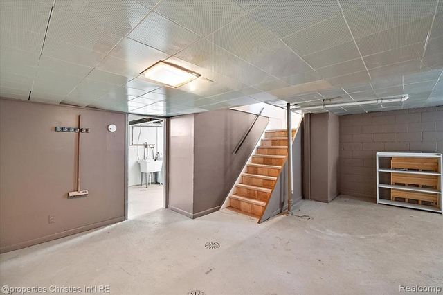 23501 Sherman Street, Oak Park, MI 48237