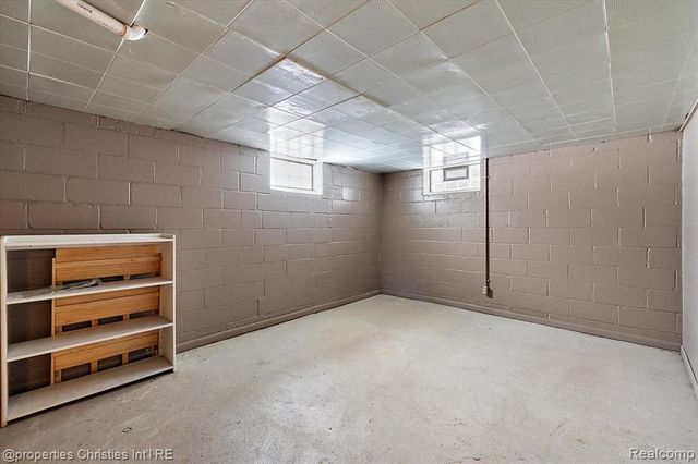 23501 Sherman Street, Oak Park, MI 48237