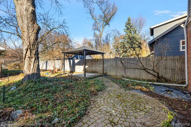 23501 Sherman Street, Oak Park, MI 48237