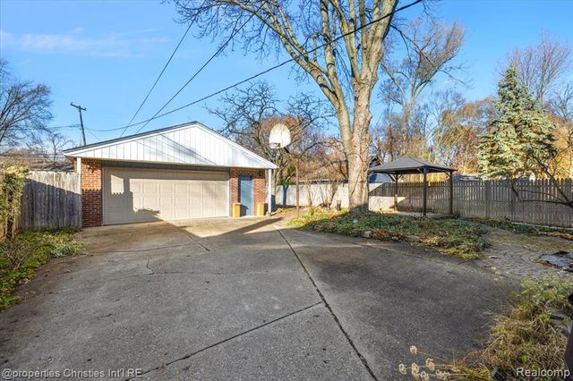 23501 Sherman Street, Oak Park, MI 48237