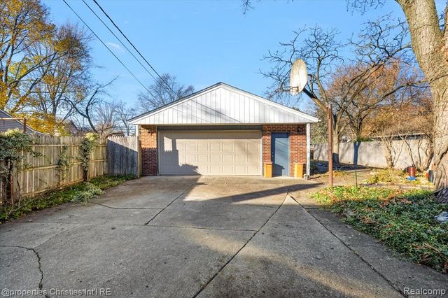 23501 Sherman Street, Oak Park, MI 48237