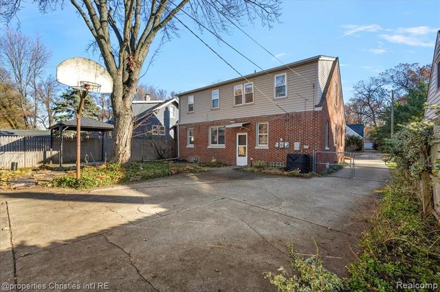 23501 Sherman Street, Oak Park, MI 48237