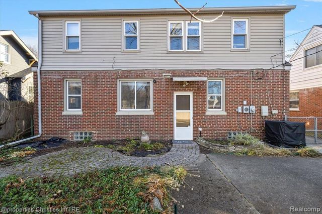 23501 Sherman Street, Oak Park, MI 48237