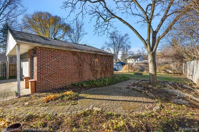 23501 Sherman Street, Oak Park, MI 48237