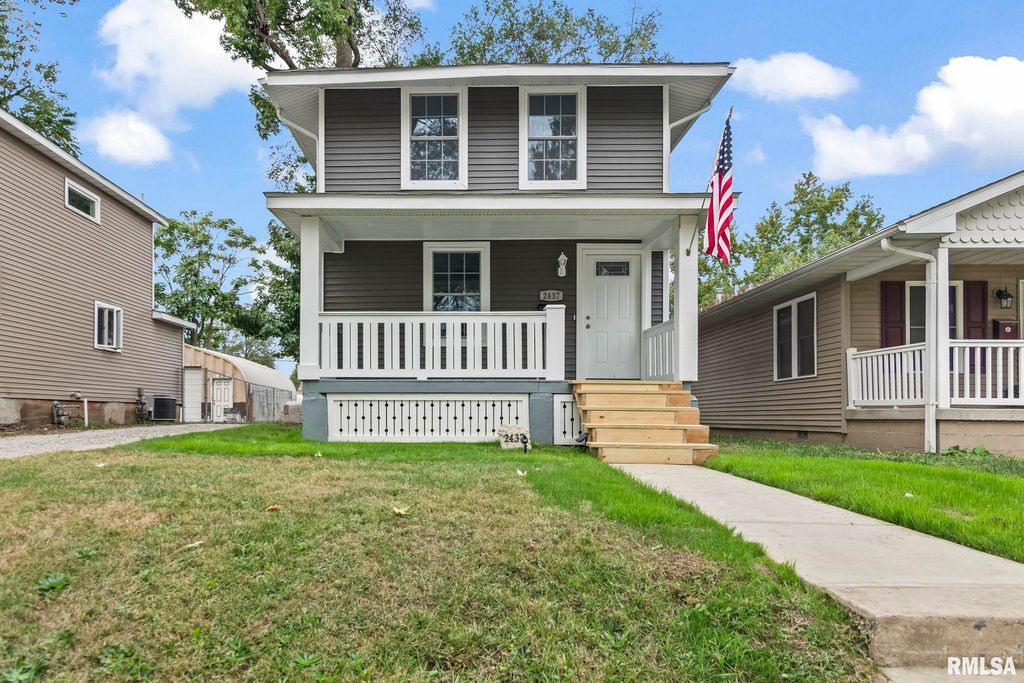 2437 S 9TH Street, Springfield, IL 62703