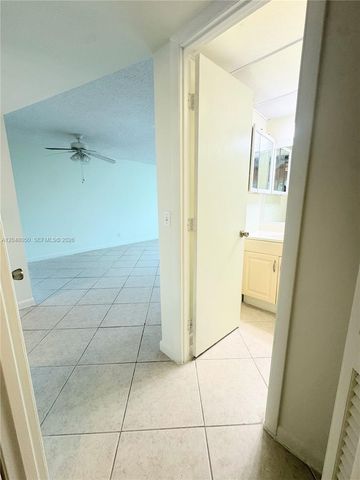 9660 Sunrise Lakes Blvd 202, Sunrise, FL 33322