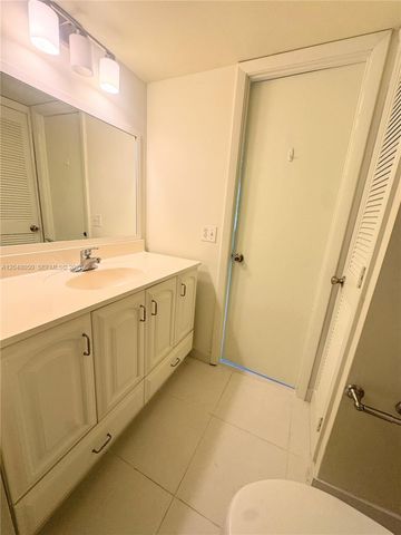 9660 Sunrise Lakes Blvd 202, Sunrise, FL 33322