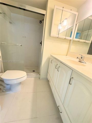 9660 Sunrise Lakes Blvd 202, Sunrise, FL 33322
