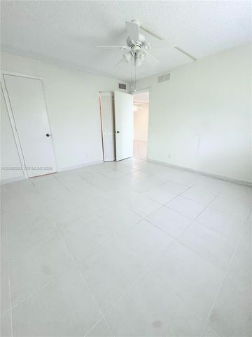 9660 Sunrise Lakes Blvd 202, Sunrise, FL 33322