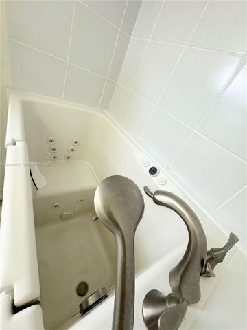 9660 Sunrise Lakes Blvd 202, Sunrise, FL 33322