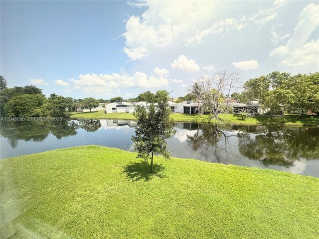 9660 Sunrise Lakes Blvd 202, Sunrise, FL 33322