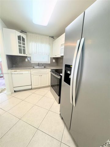 9660 Sunrise Lakes Blvd 202, Sunrise, FL 33322