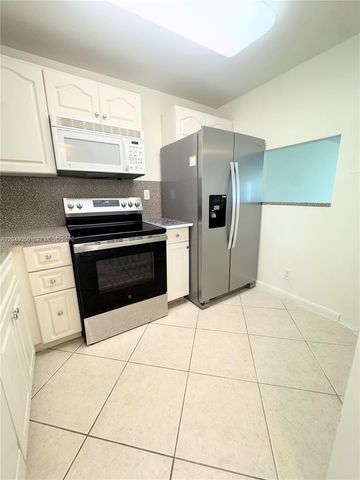 9660 Sunrise Lakes Blvd 202, Sunrise, FL 33322